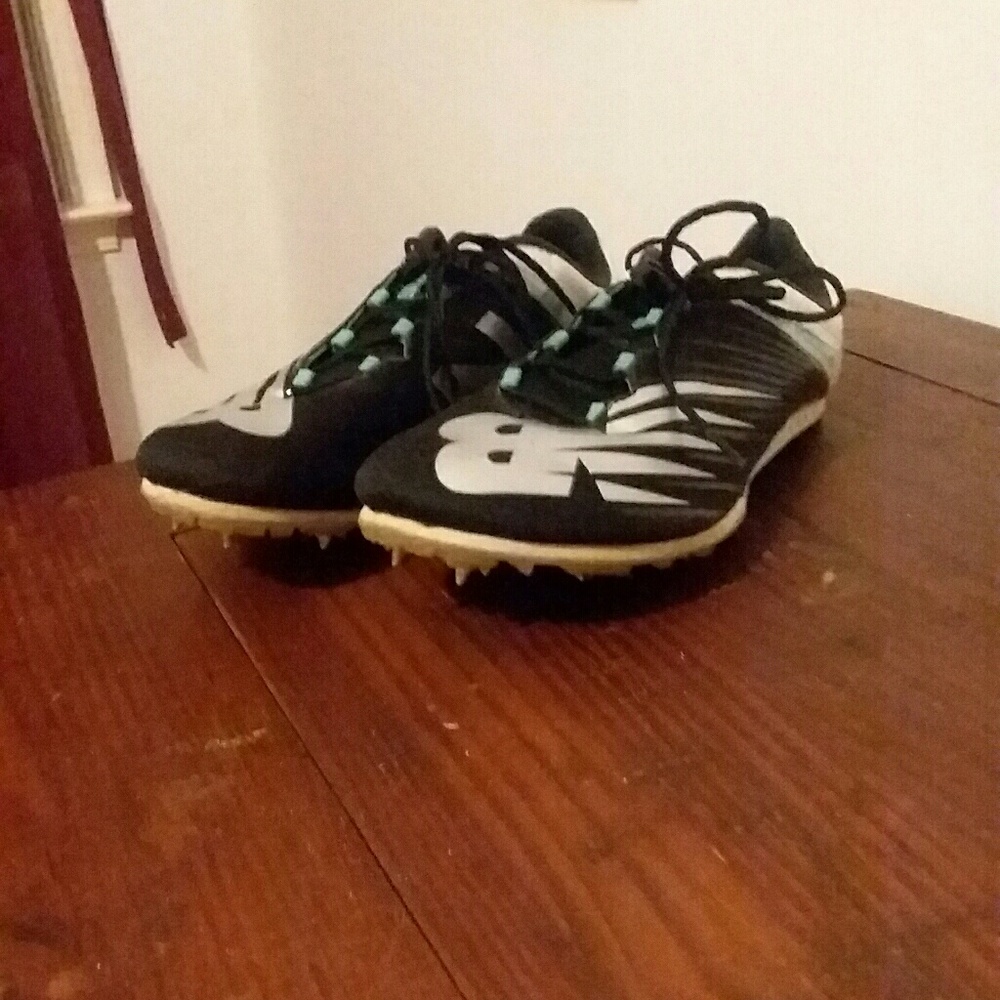New Balance mid distance running spikes